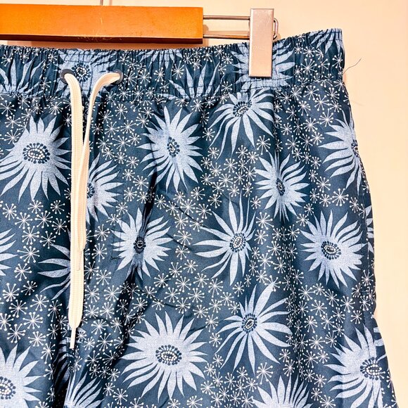 OLD NAVY | Blue floral swim shorts | Large * - Picture 4 of 8